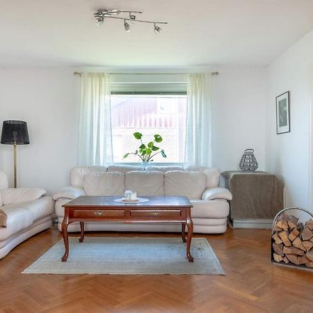 White & Bright Room In A Shared Apartment Göteborg Eksteriør bilde