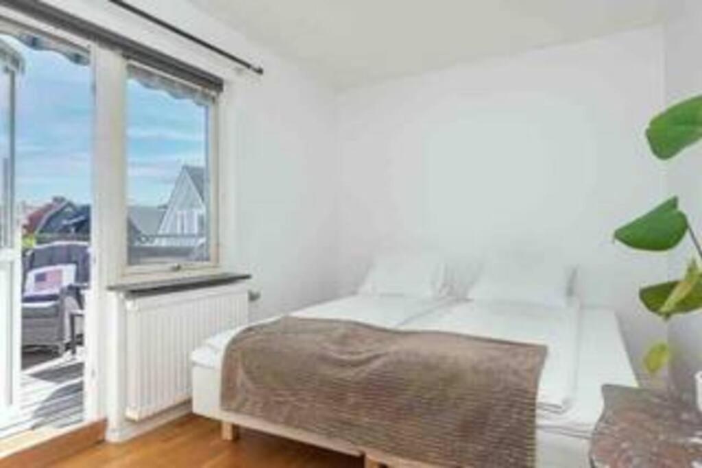 White & Bright Room In A Shared Apartment Göteborg Eksteriør bilde